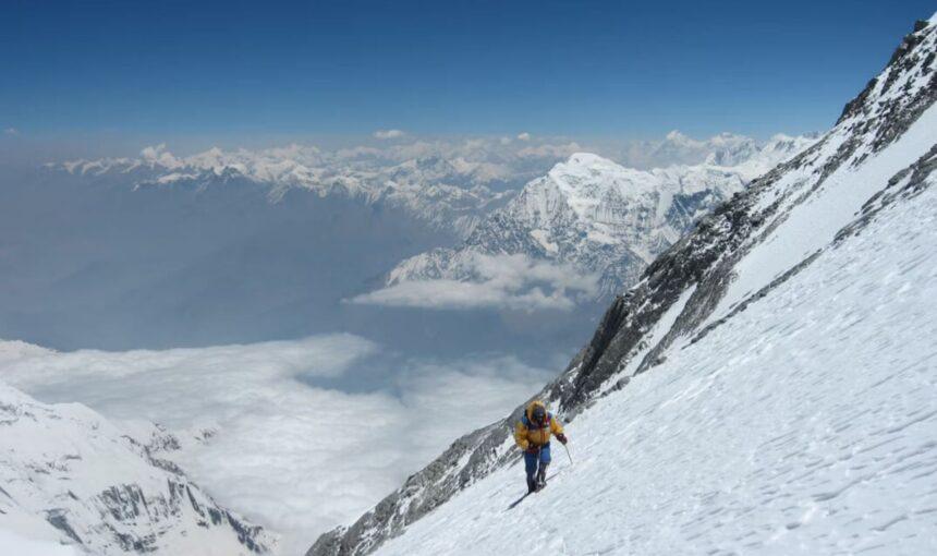 Step-by-Step: How to Climb Everest Without Sherpa Support