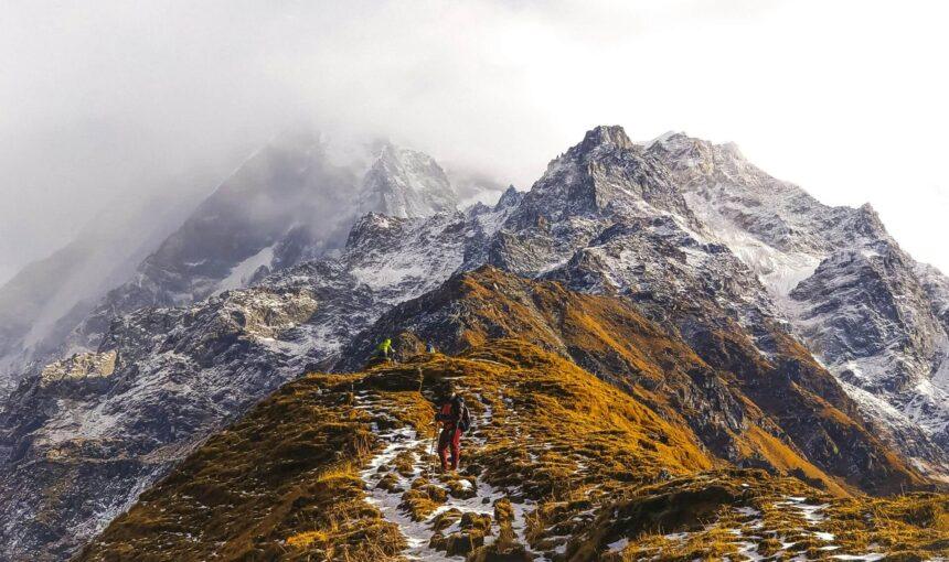 Top 10 Lightweight Gear Must‑Haves for Himalayan Climbs